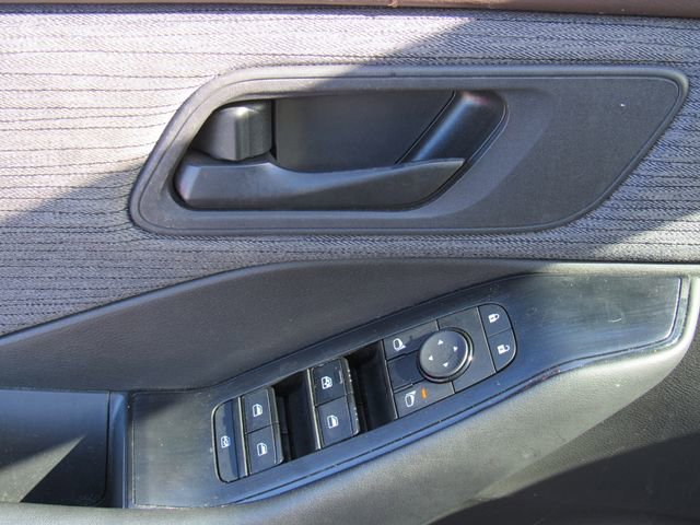 Used 2023 Nissan Rogue S image 18