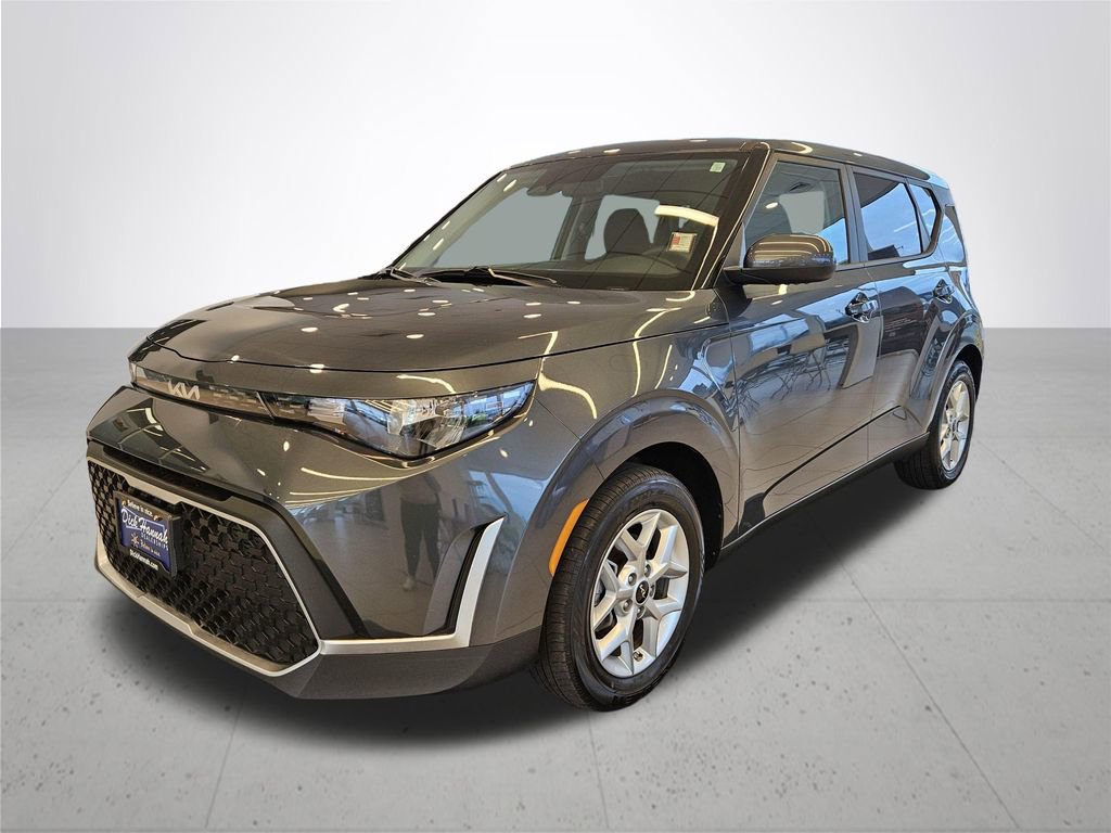 Used 2025 Kia Soul LX w/ LX Technology Package FWD image 2