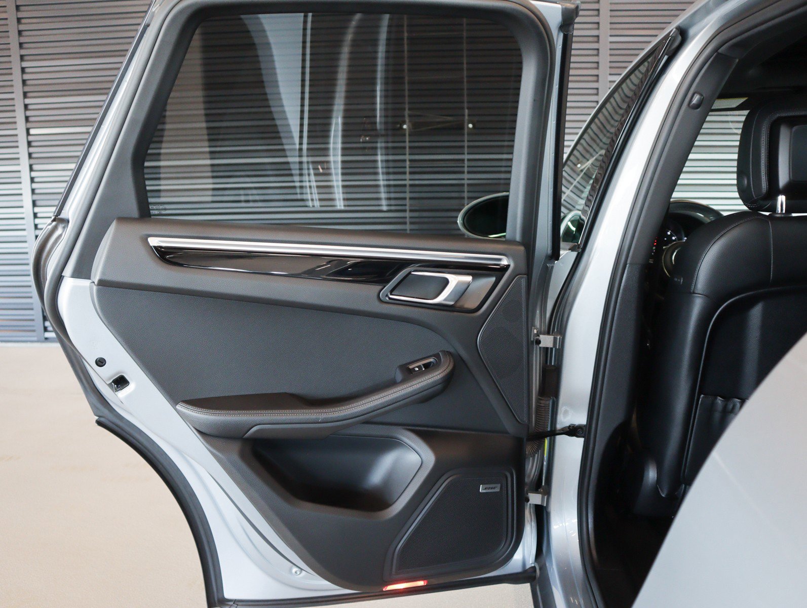 Certified 2019 Porsche Macan image 25