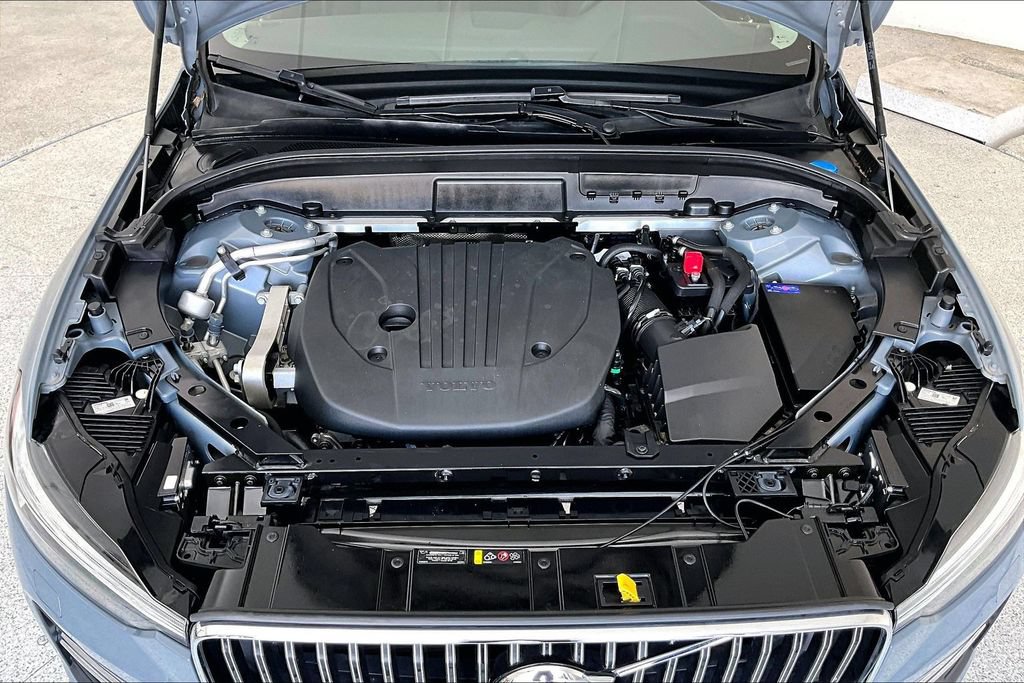 Certified 2023 Volvo XC60 B5 Plus AWD/4WD image 11