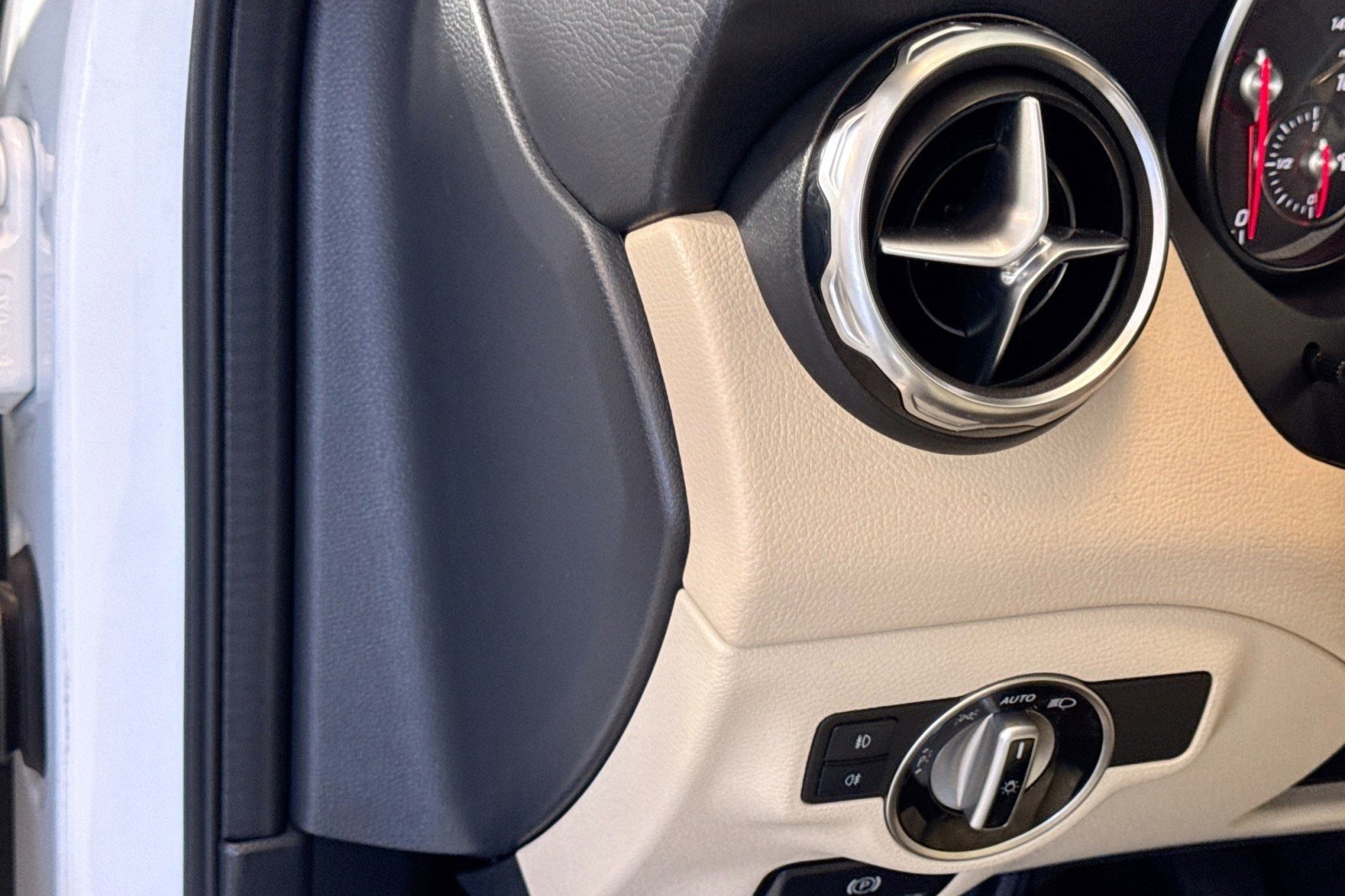 Used 2019 Mercedes-Benz GLA 250 GLA 250 4MATIC SUV w/ Convenience Package image 10