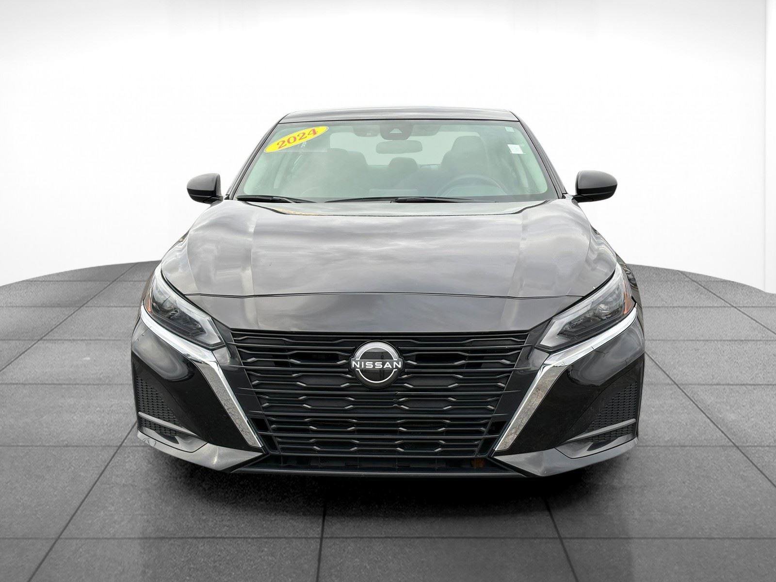 Used 2024 Nissan Altima 2.5 SV image 2