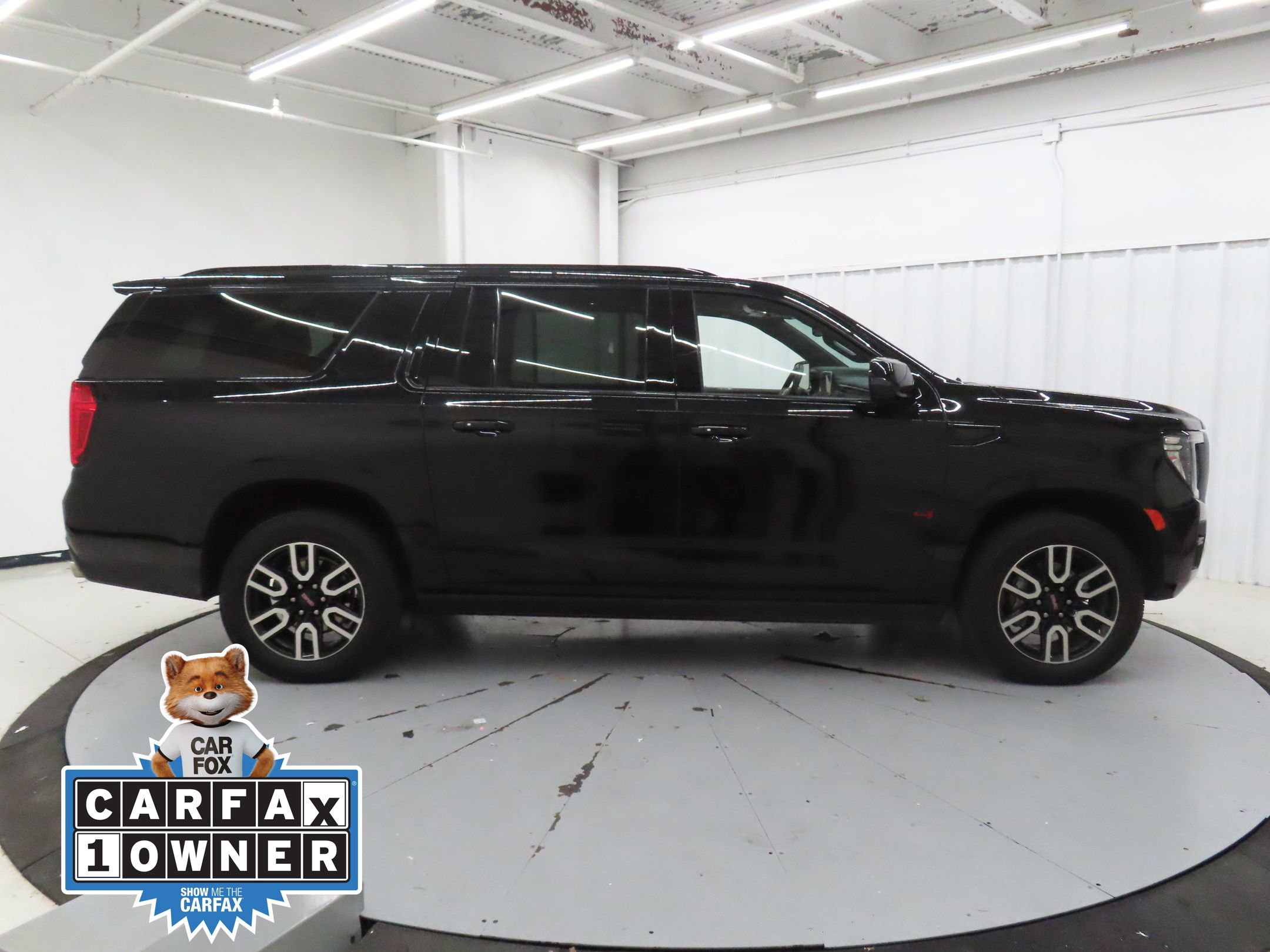 Used 2023 GMC Yukon XL AT4 w/ AT4 Premium Package AWD/4WD image 2