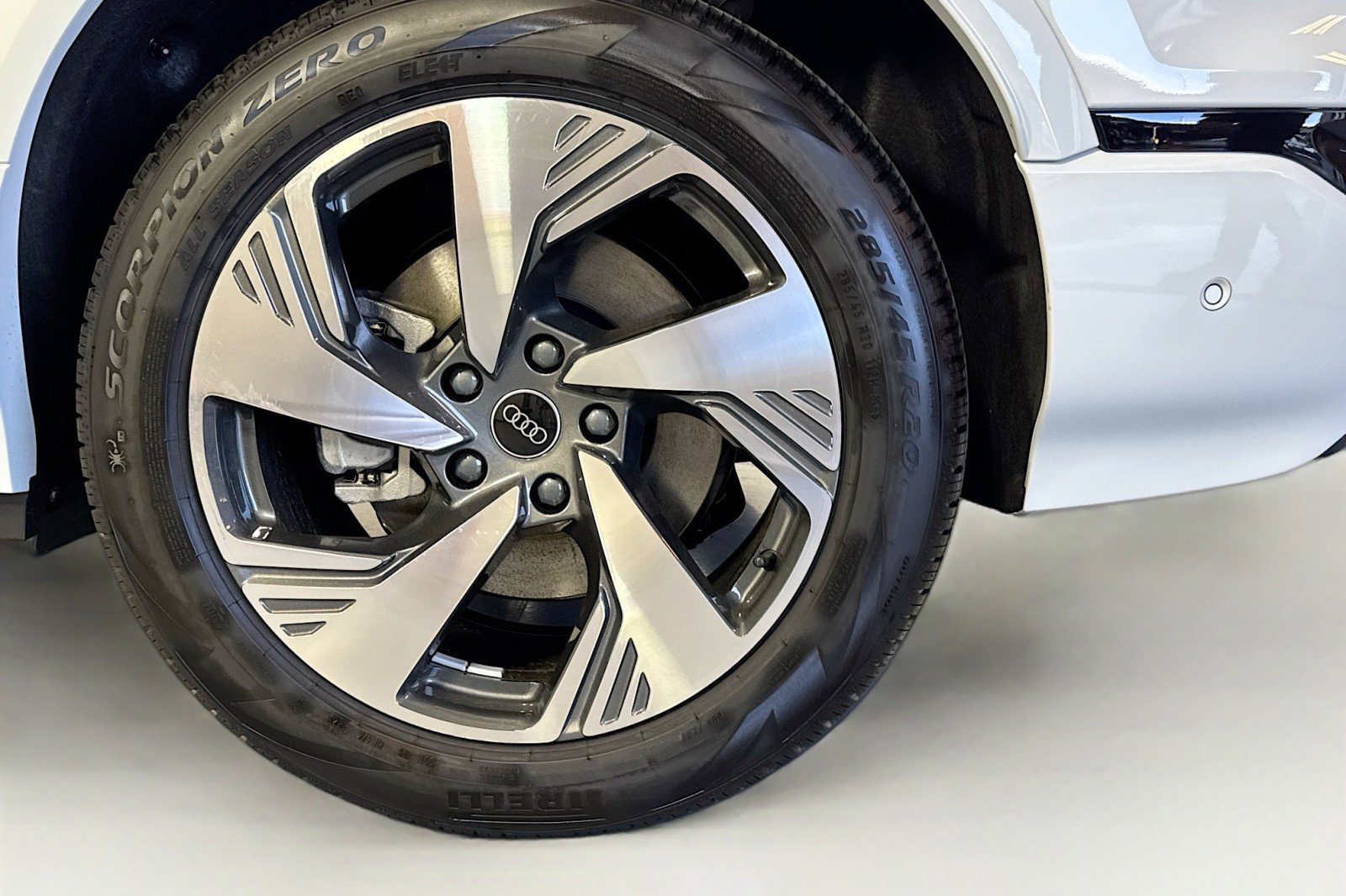 New 2025 Audi Q6 e-tron Premium image 28