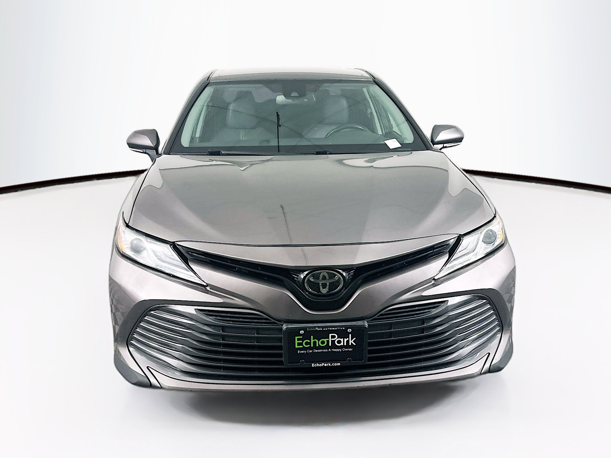 Used 2019 Toyota Camry XLE FWD image 2