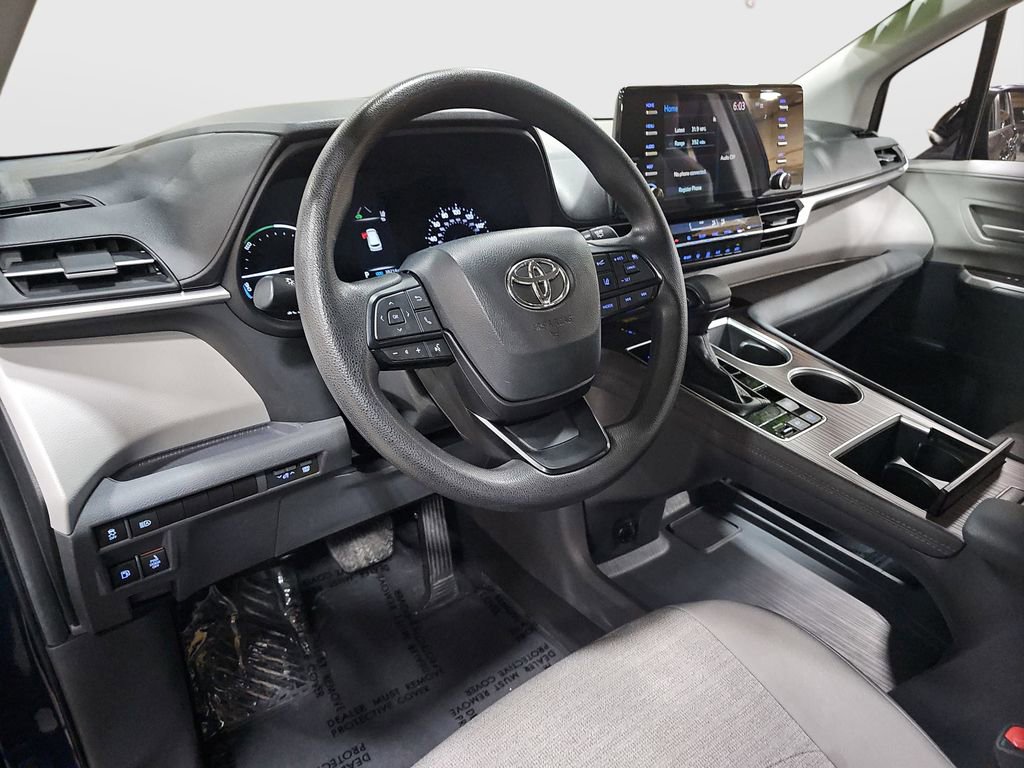 Certified 2024 Toyota Sienna LE image 9