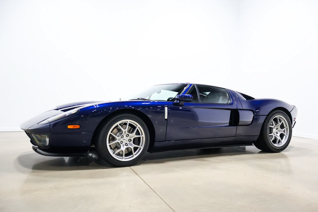 Used 2005 Ford GT RWD image 11