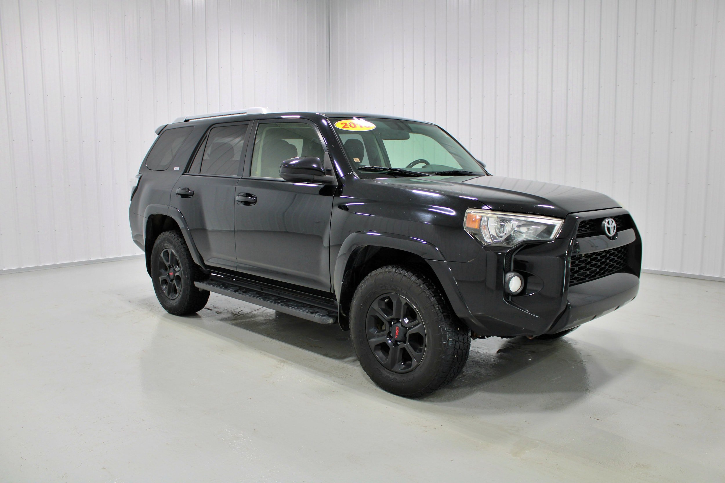 Used 2015 Toyota 4Runner SR5 AWD/4WD image 3