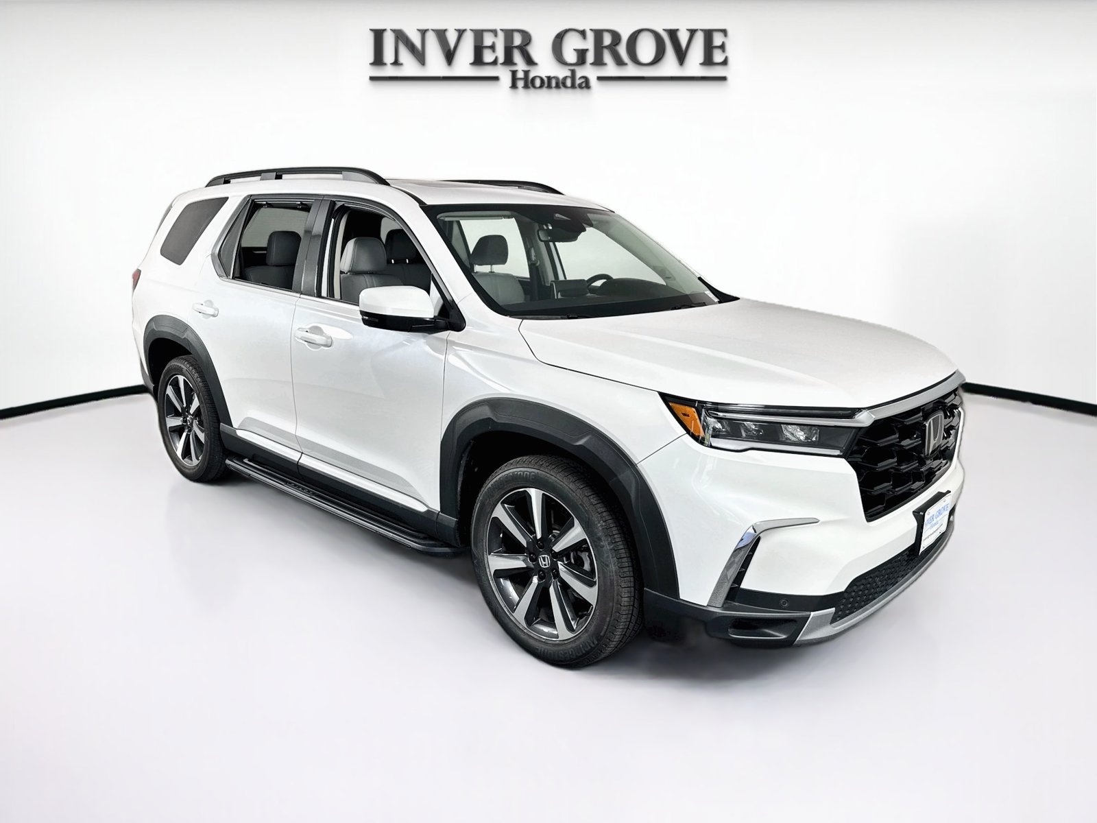 Used 2025 Honda Pilot Touring image 3