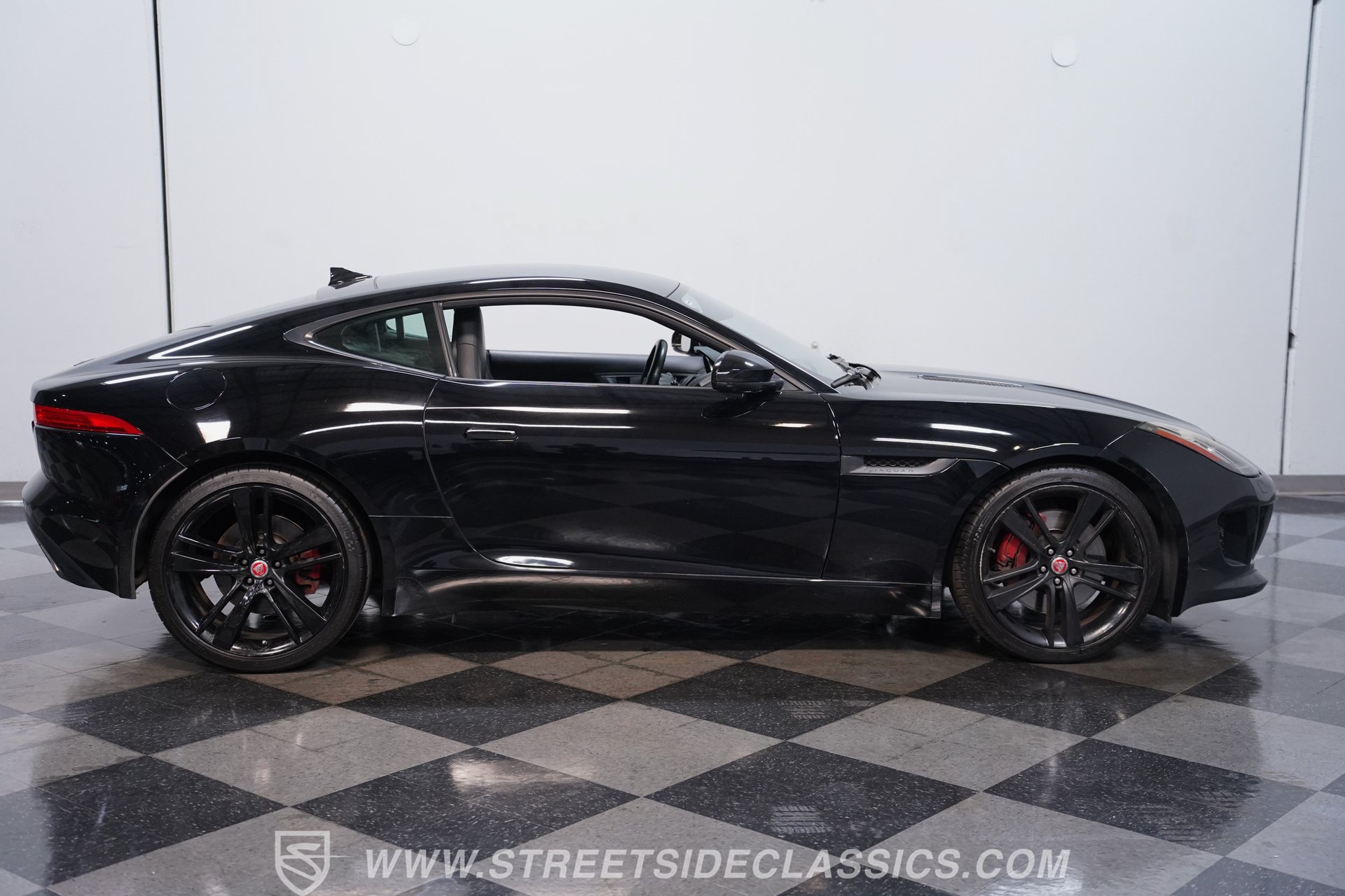 Used 2016 Jaguar F-TYPE Coupe RWD image 14