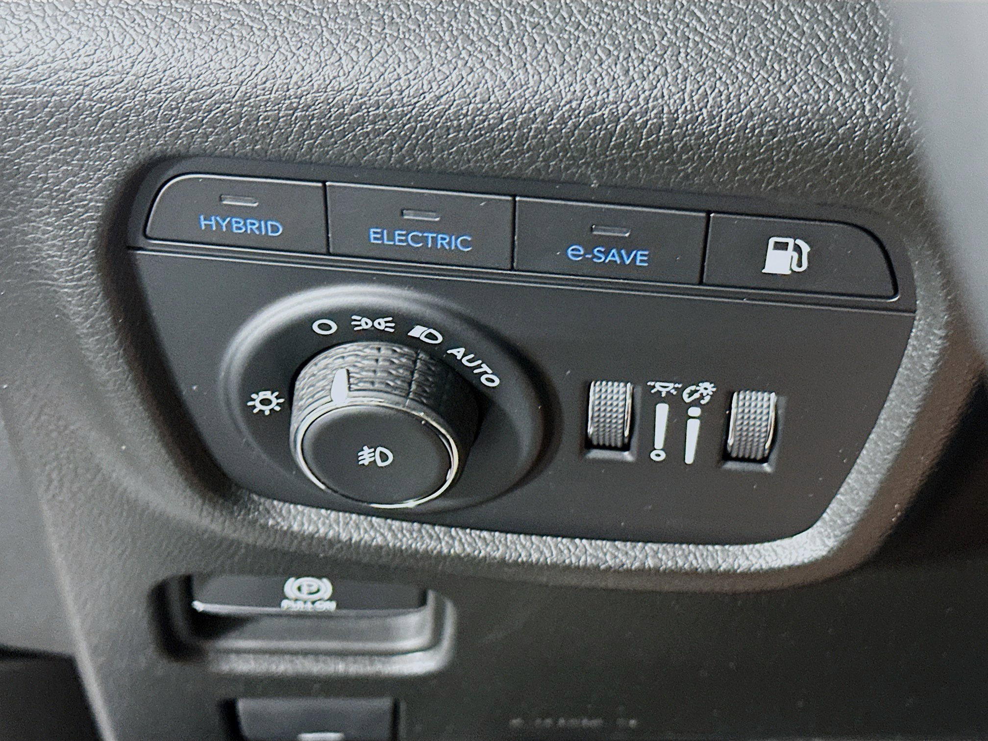 Used 2023 Jeep Grand Cherokee 4WD 4xe w/ Luxury Tech Group II image 17