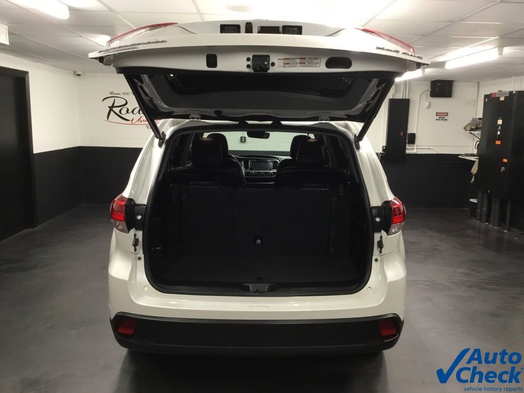 Used 2019 Toyota Highlander XLE w/ Carpet Mat Package (TMS) AWD/4WD image 12