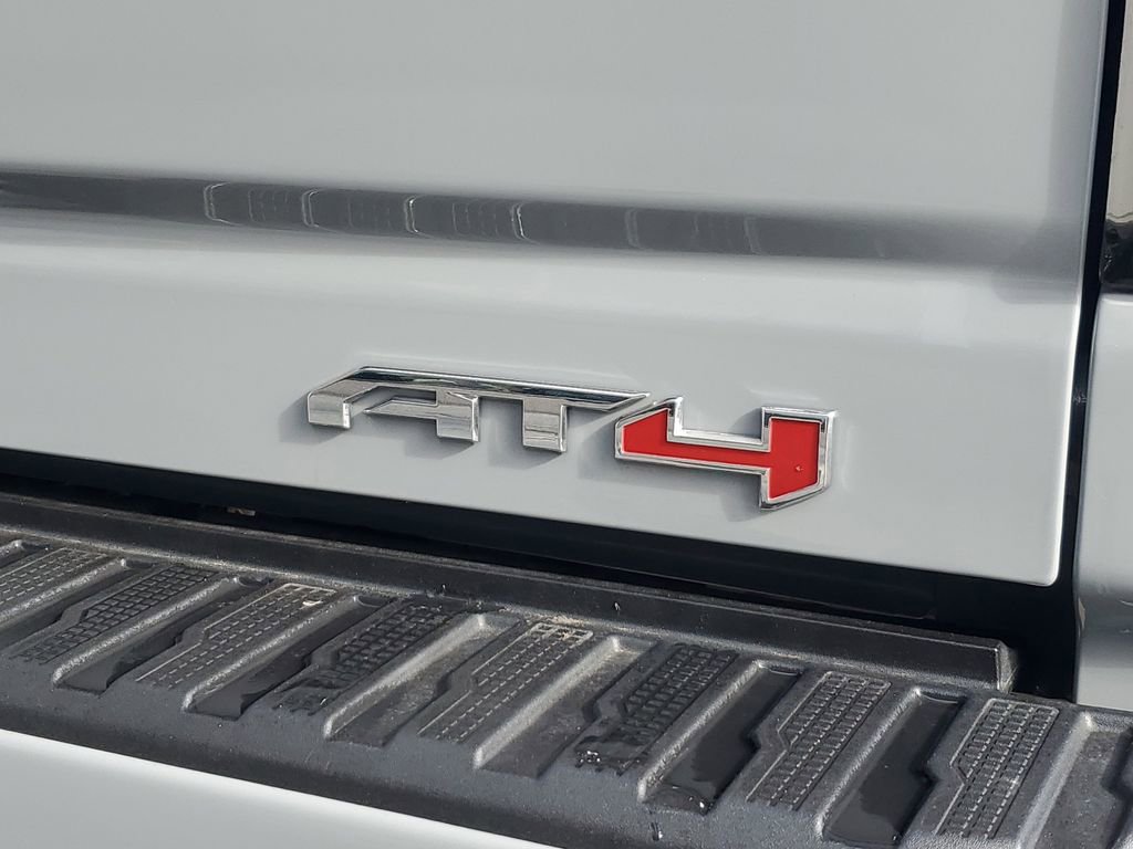 Used 2025 GMC Sierra 2500 AT4 image 7