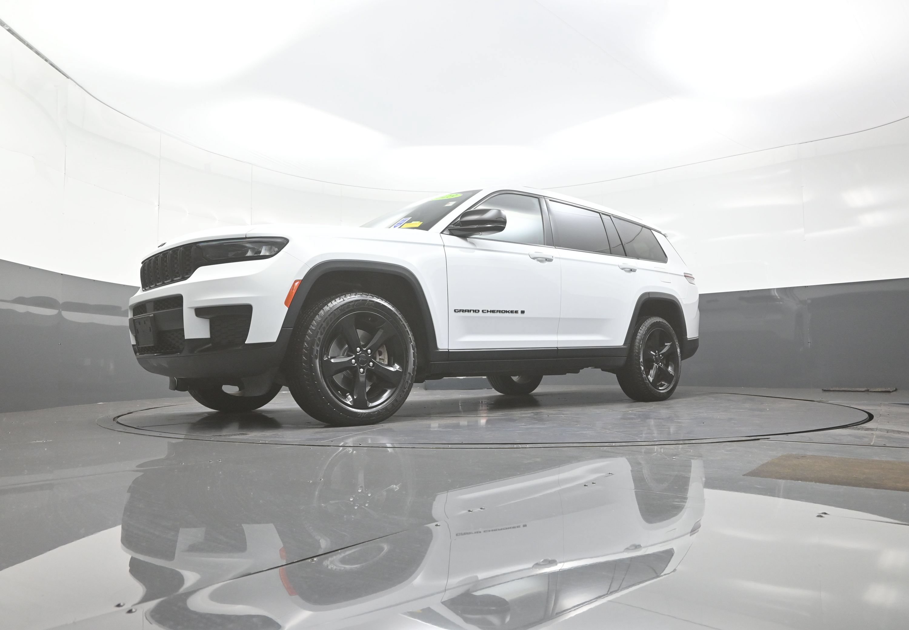 Used 2023 Jeep Grand Cherokee L Laredo AWD/4WD image 11