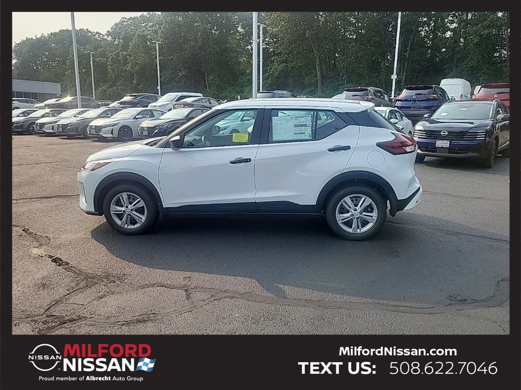 Used 2025 Nissan Kicks Play S image 1
