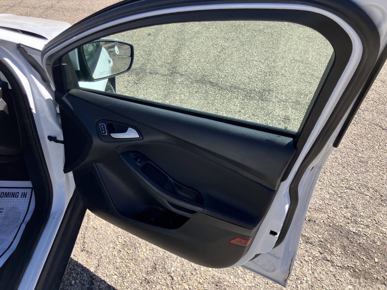 Used 2017 Ford Focus SE image 23