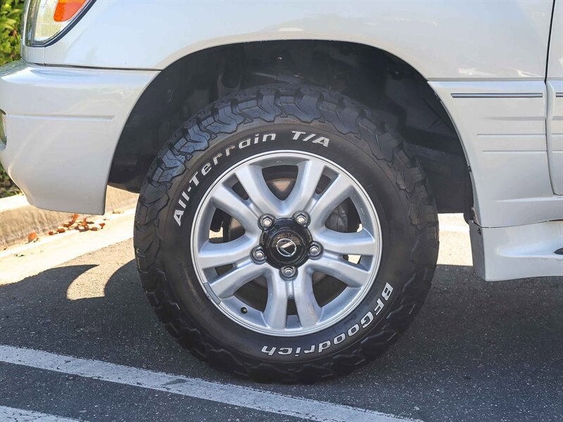 Used 2000 Lexus LX 470 4WD image 10