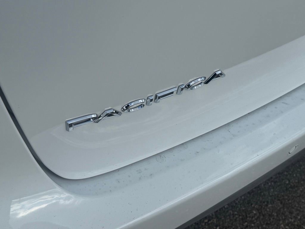 New 2026 Chrysler Pacifica Limited FWD image 32