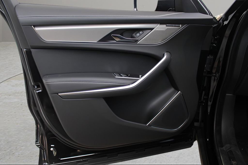 Used 2026 Jaguar F-PACE R-Dynamic S image 10