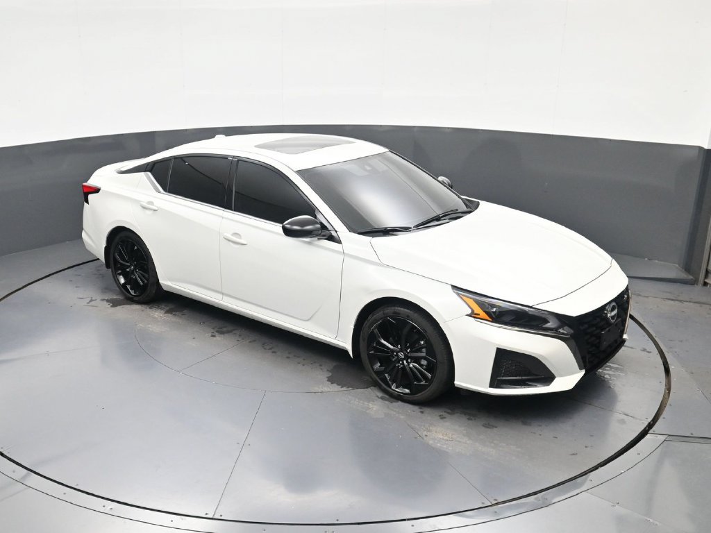Used 2025 Nissan Altima 2.5 SR w/ SR Premium Package FWD image 28