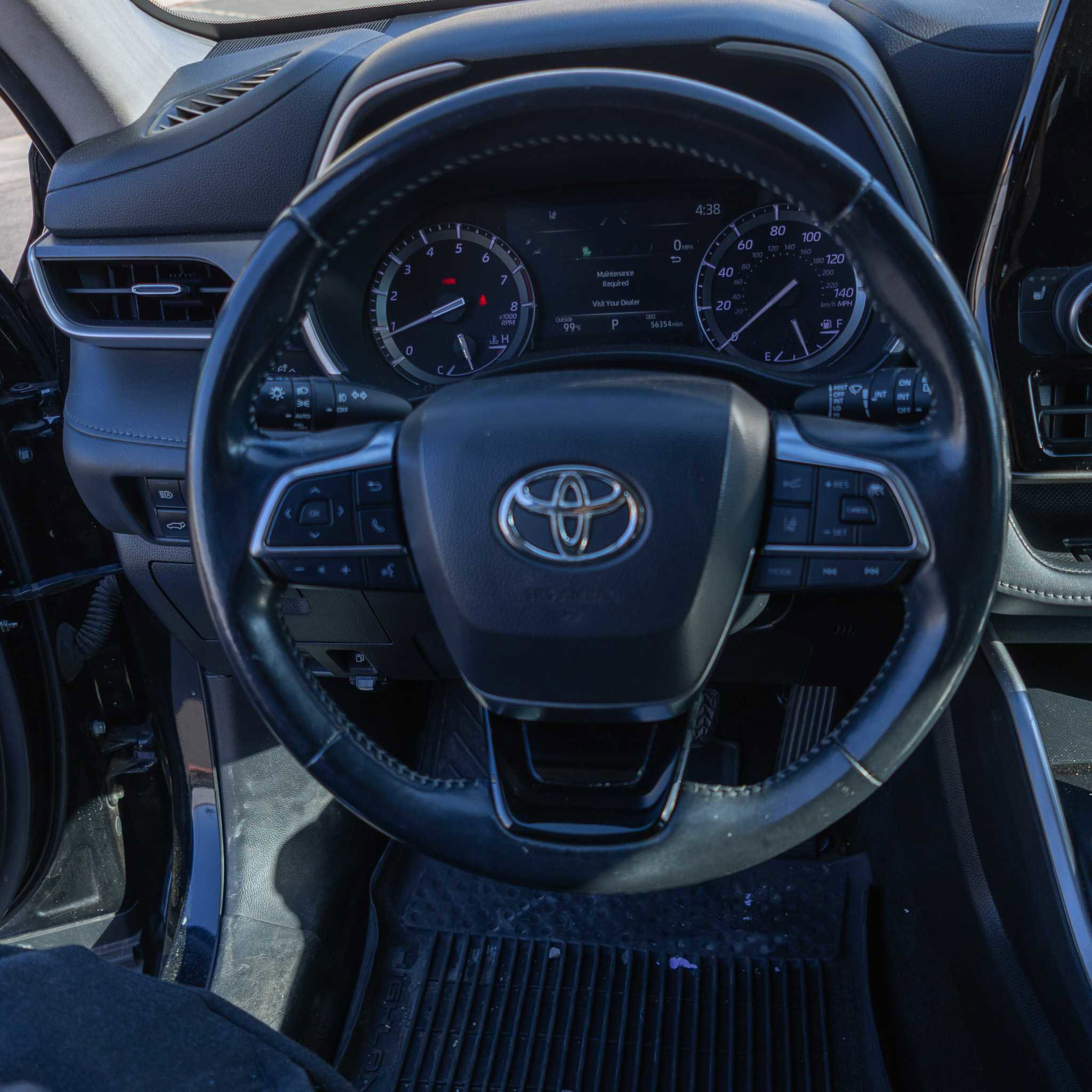 Used 2021 Toyota Highlander XLE image 12