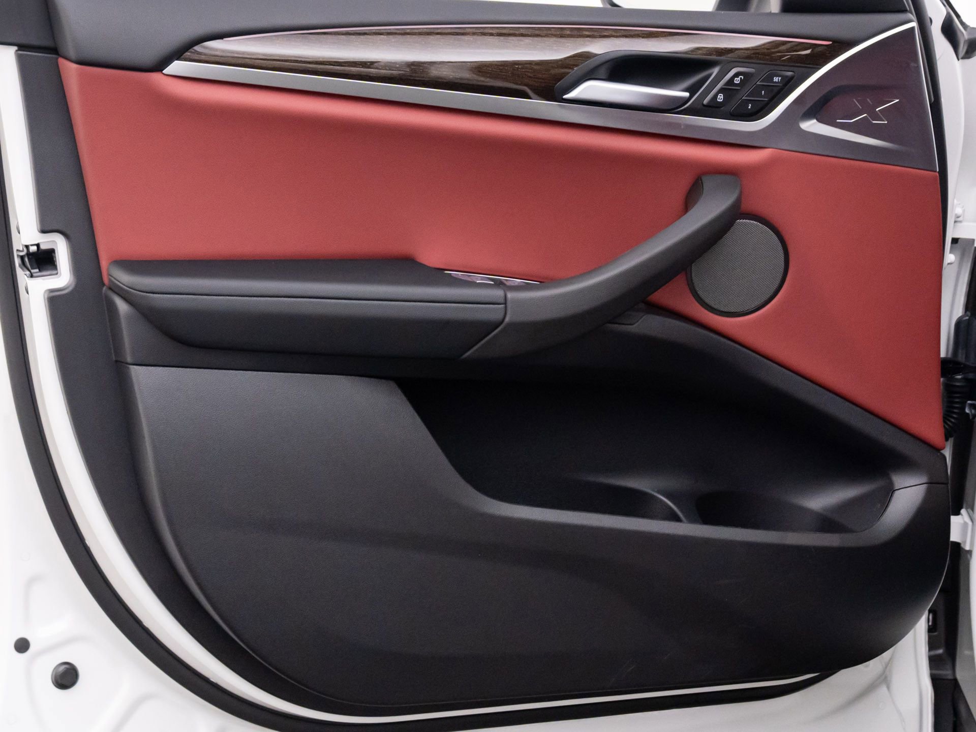 Certified 2025 BMW X4 xDrive30i w/ Premium Package image 14