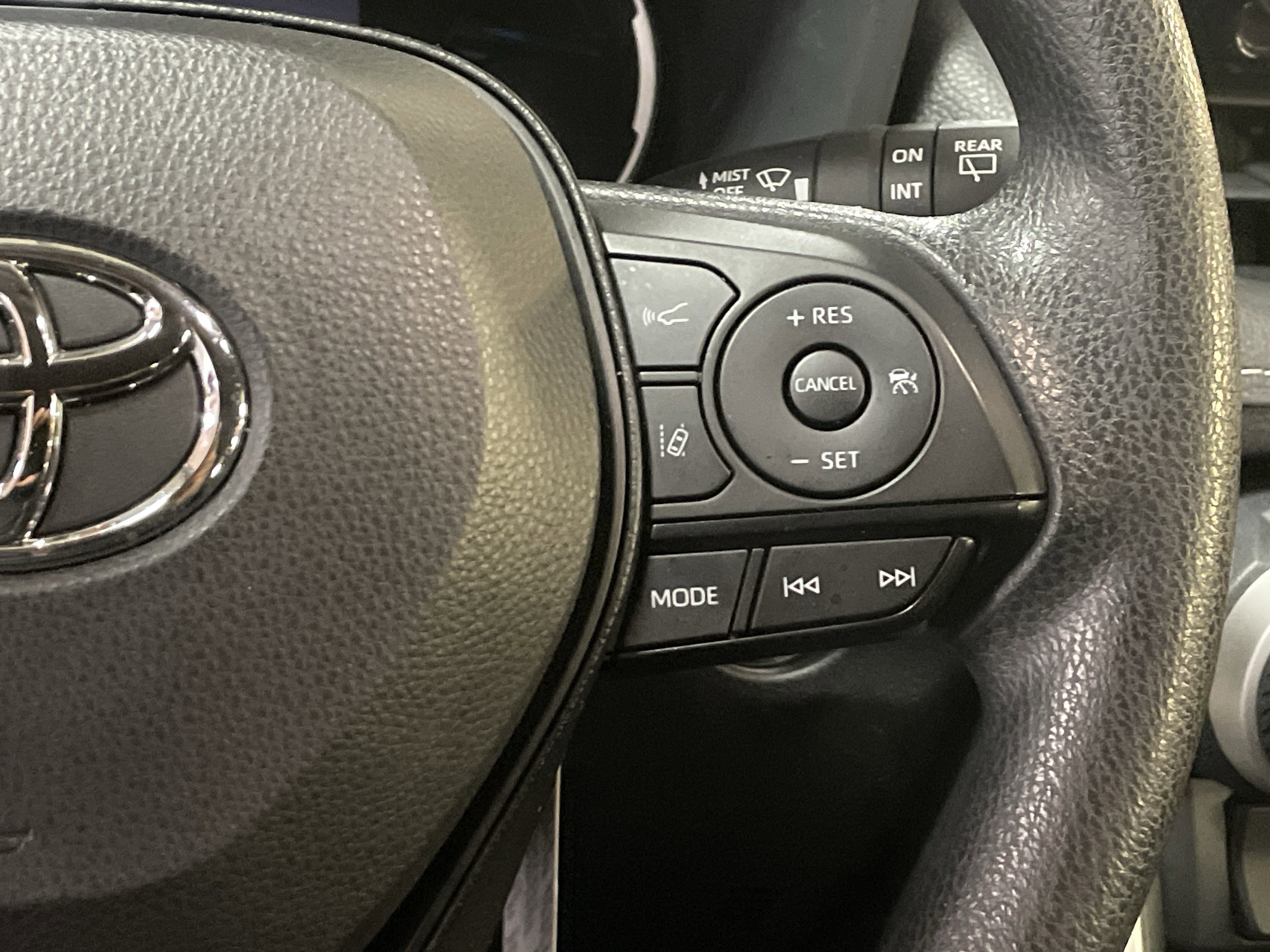 Used 2025 Toyota RAV4 XLE image 20