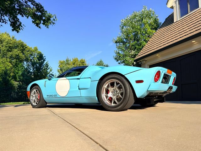 Used 2006 Ford GT RWD image 19