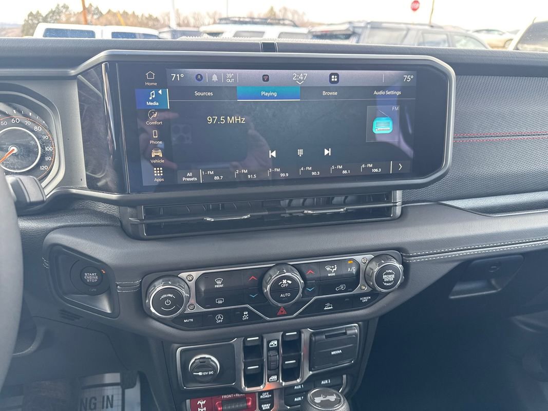 Used 2025 Jeep Wrangler Unlimited Rubicon image 5