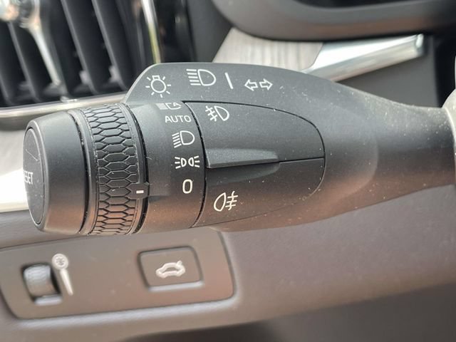 Used 2022 Volvo XC60 B5 Inscription w/ Advanced Package AWD/4WD image 34