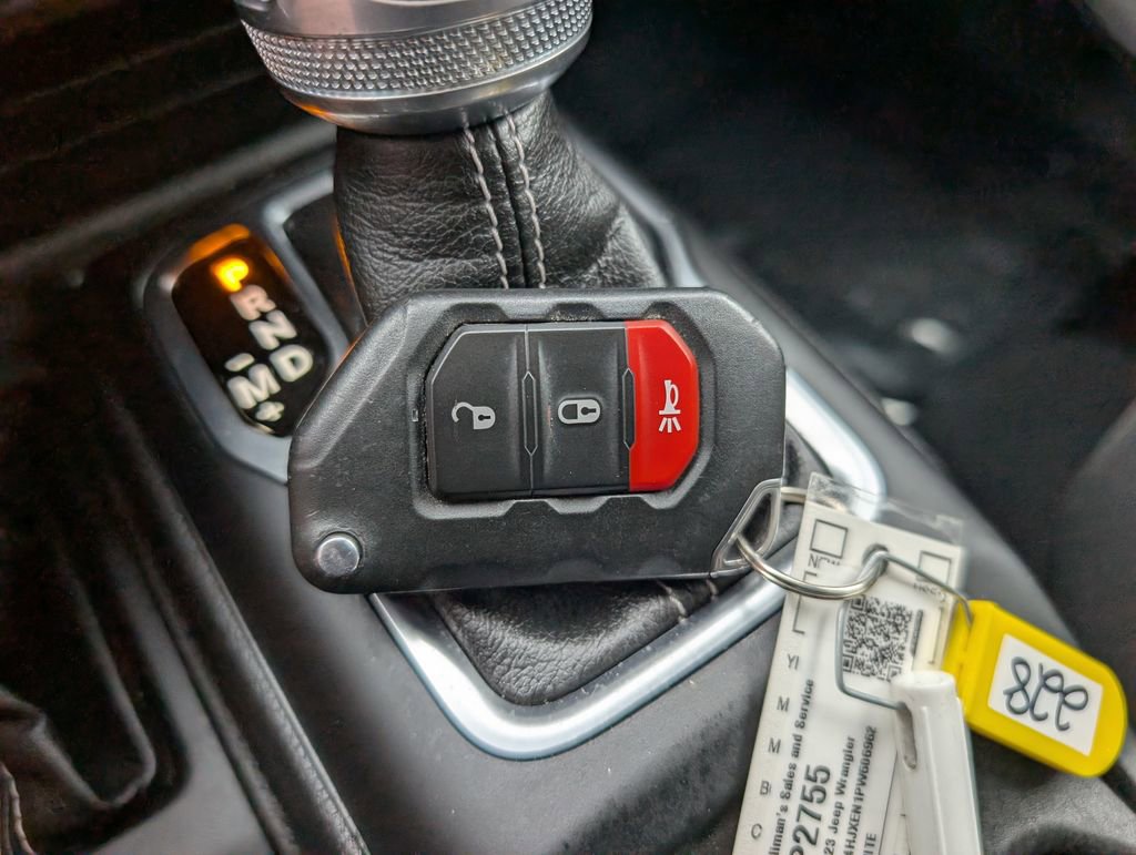 Used 2023 Jeep Wrangler Sahara image 20