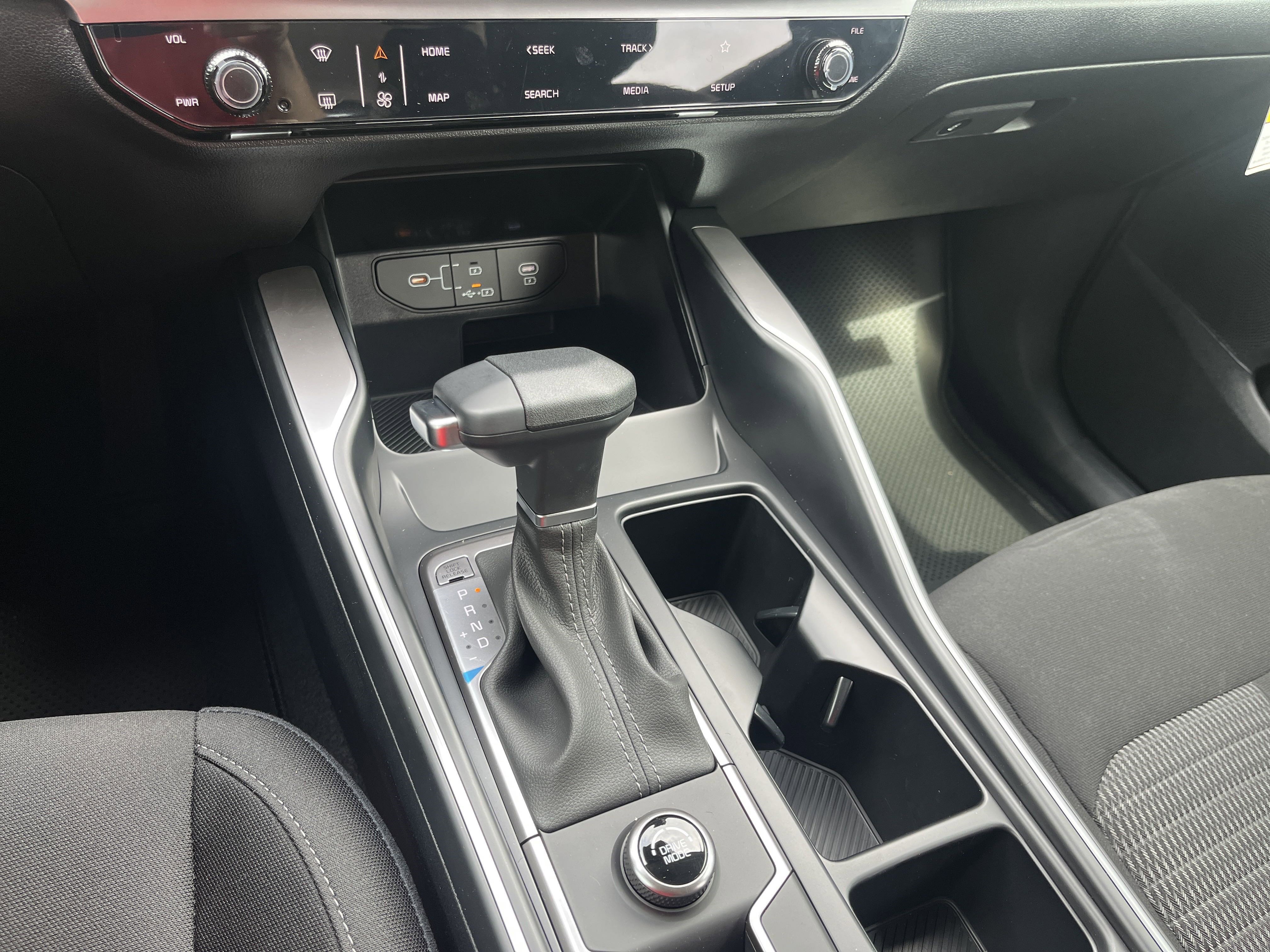 New 2025 Kia Sorento LX image 13