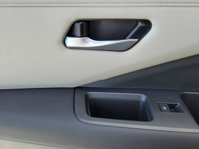 New 2025 Nissan Pathfinder SL image 12