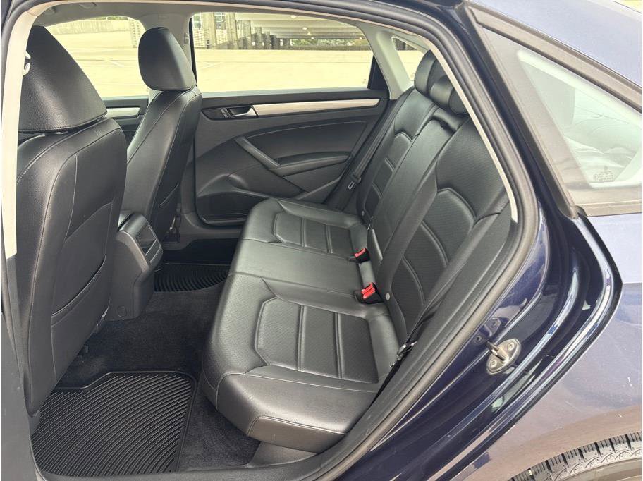 Used 2014 Volkswagen Passat 1.8T Wolfsburg Edition image 11