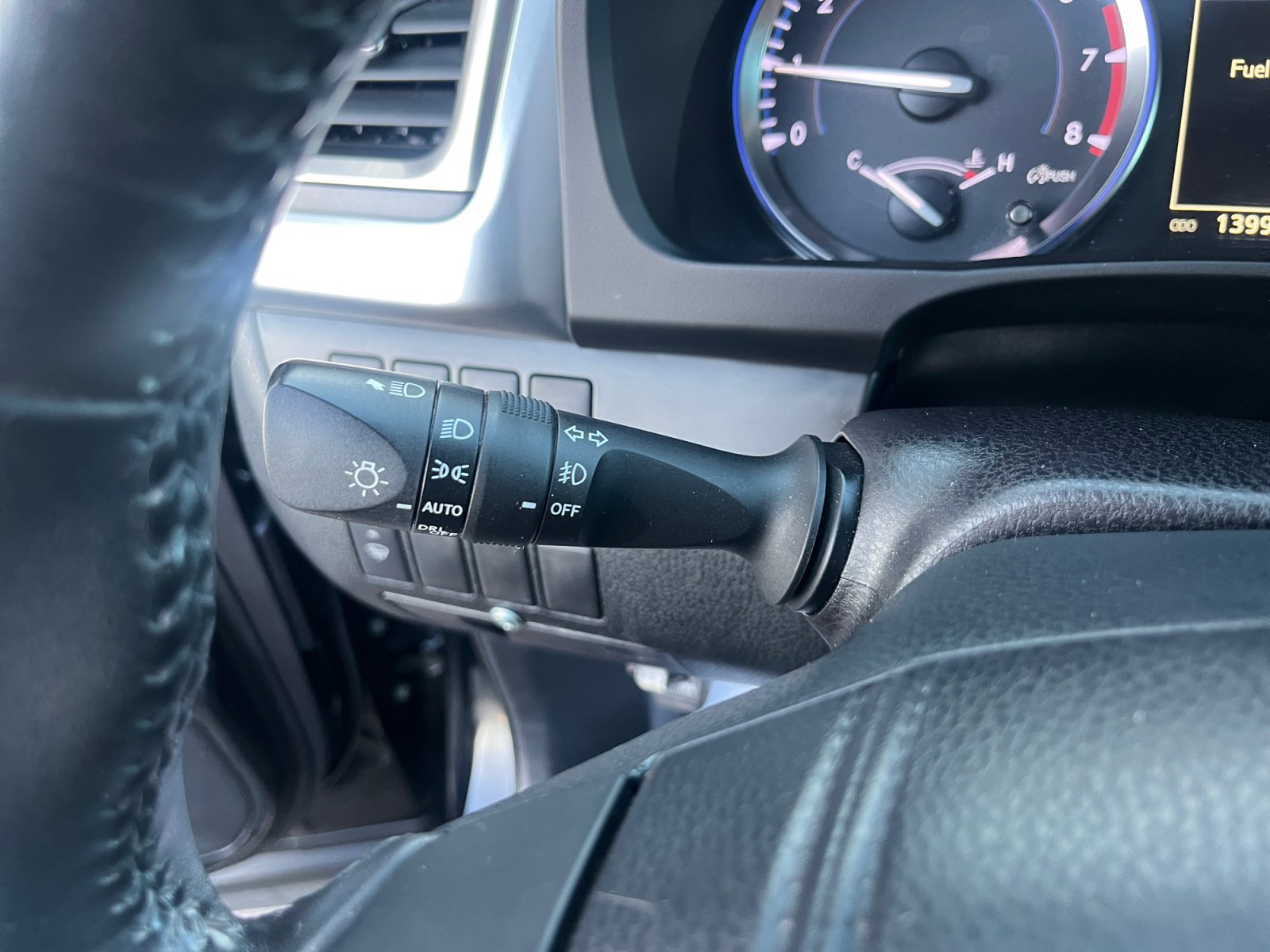 Used 2015 Toyota Highlander XLE image 12