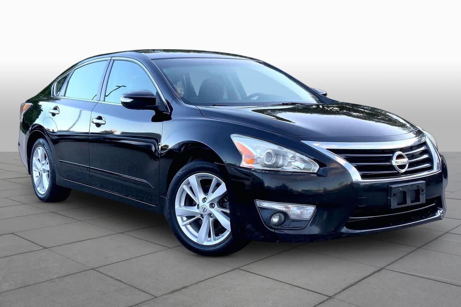 Used 2015 Nissan Altima 2.5 SV w/ Convenience Package FWD image 3