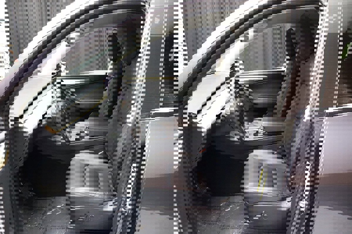 Used 2023 Tesla Model Y Long Range image 39