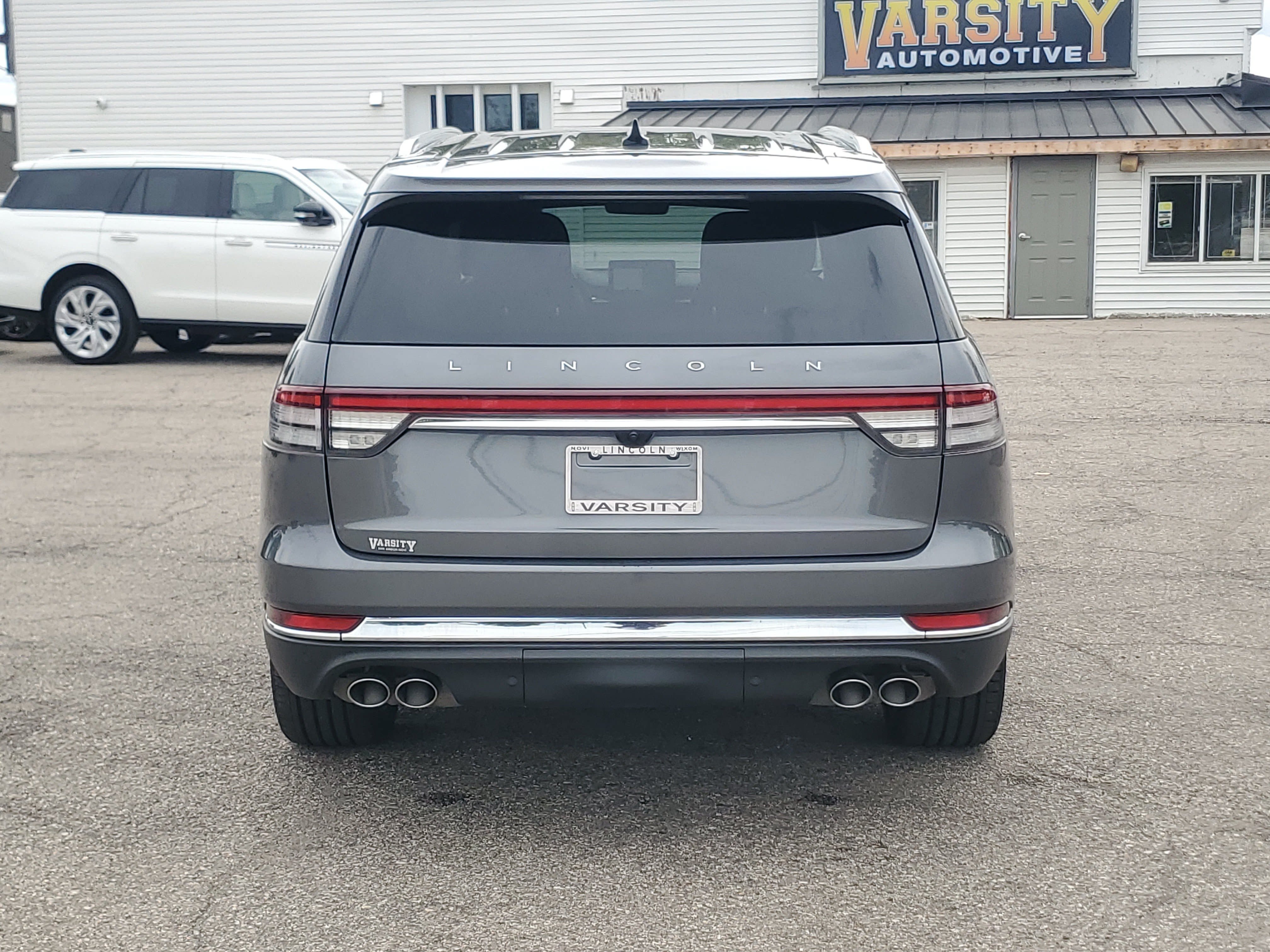 Used 2023 Lincoln Aviator Reserve w/ Equipment Group 201A AWD/4WD image 5