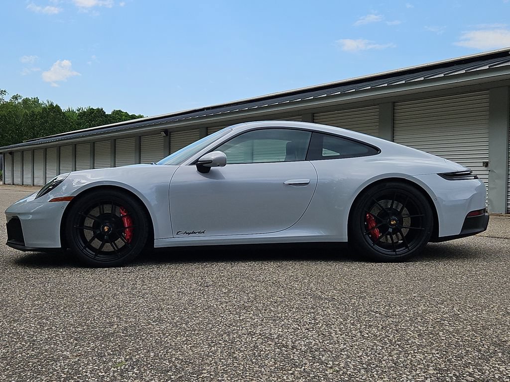 New 2026 Porsche 911 Carrera GTS RWD image 2