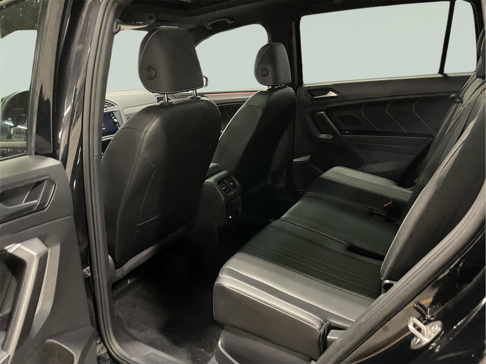 Used 2023 Volkswagen Tiguan SE R-Line image 14