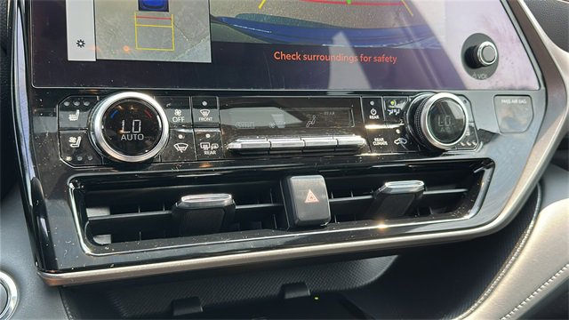 Used 2023 Toyota Highlander Limited image 21