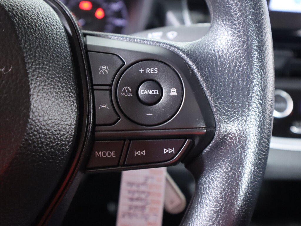 Used 2025 Toyota Corolla LE FWD image 13