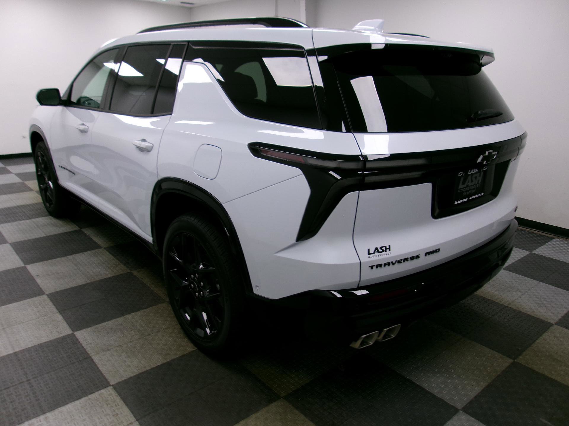 New 2026 Chevrolet Traverse RS w/ LPO, Floor Liner Package image 2