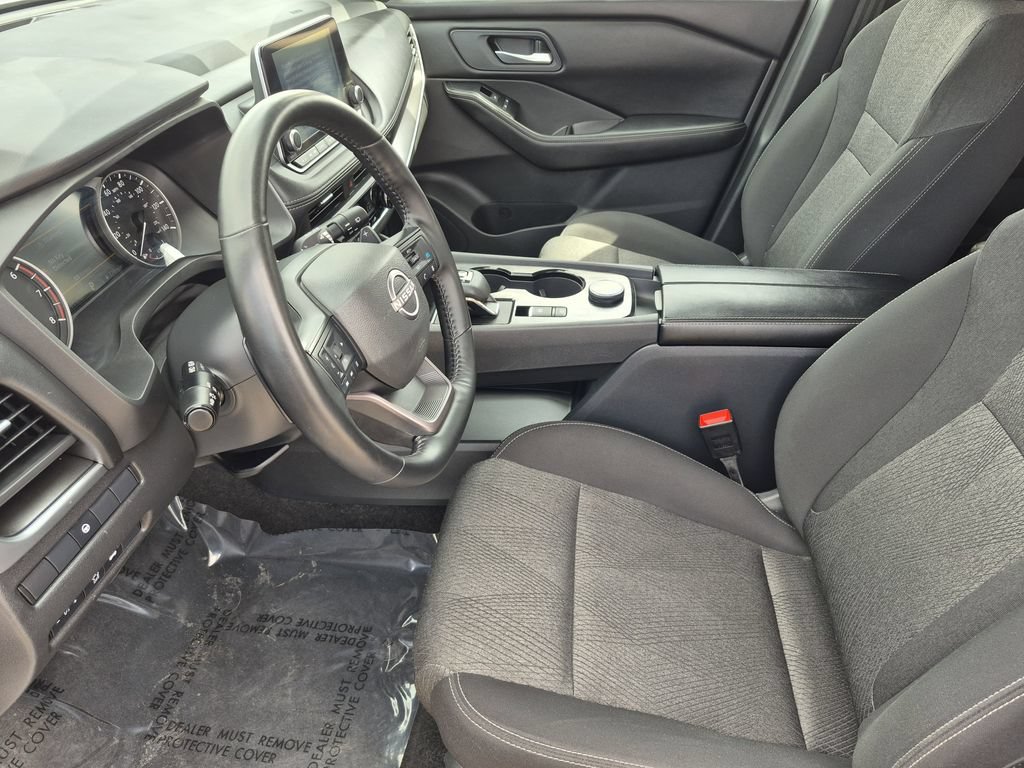 Used 2025 Nissan Rogue SV AWD/4WD image 11