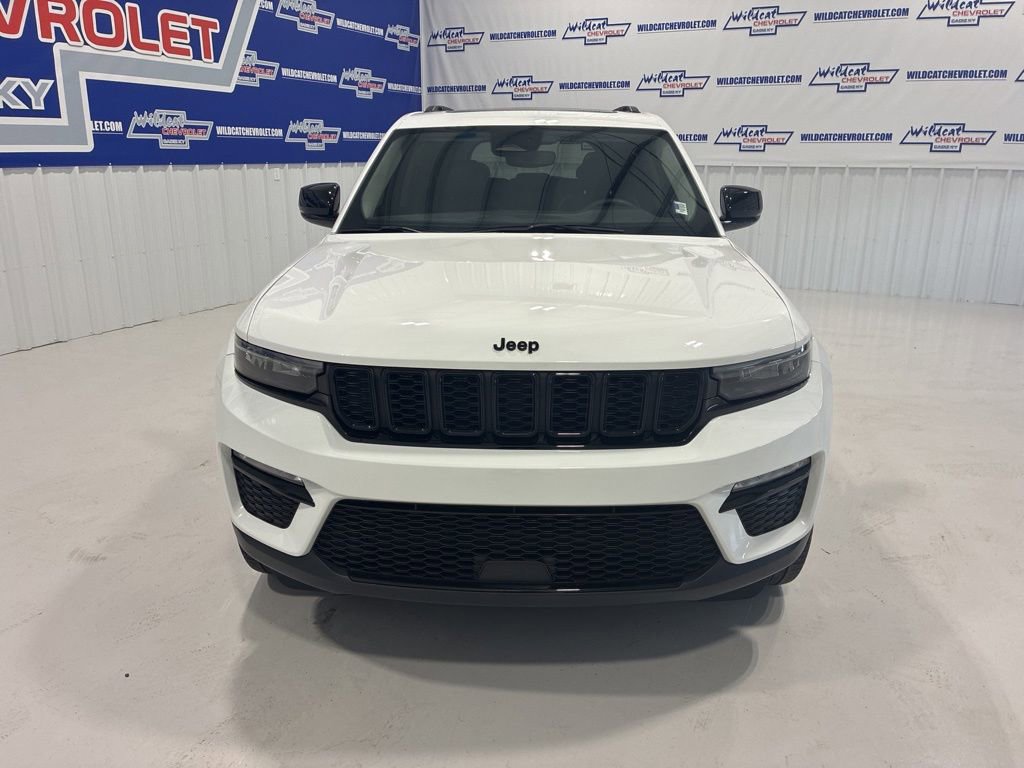 Used 2023 Jeep Grand Cherokee Limited w/ Black Appearance Package AWD/4WD image 12