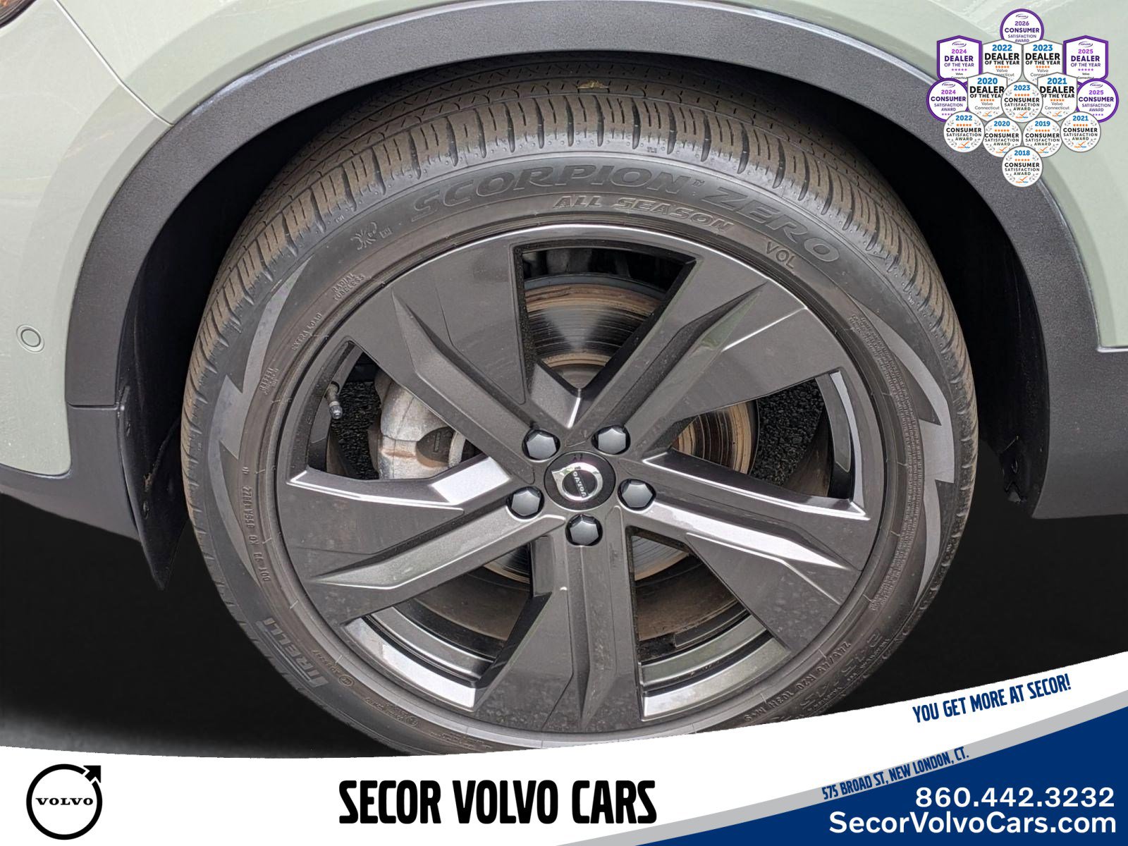 Certified 2023 Volvo XC40 B5 Plus w/ Driver Assist Package AWD/4WD image 31