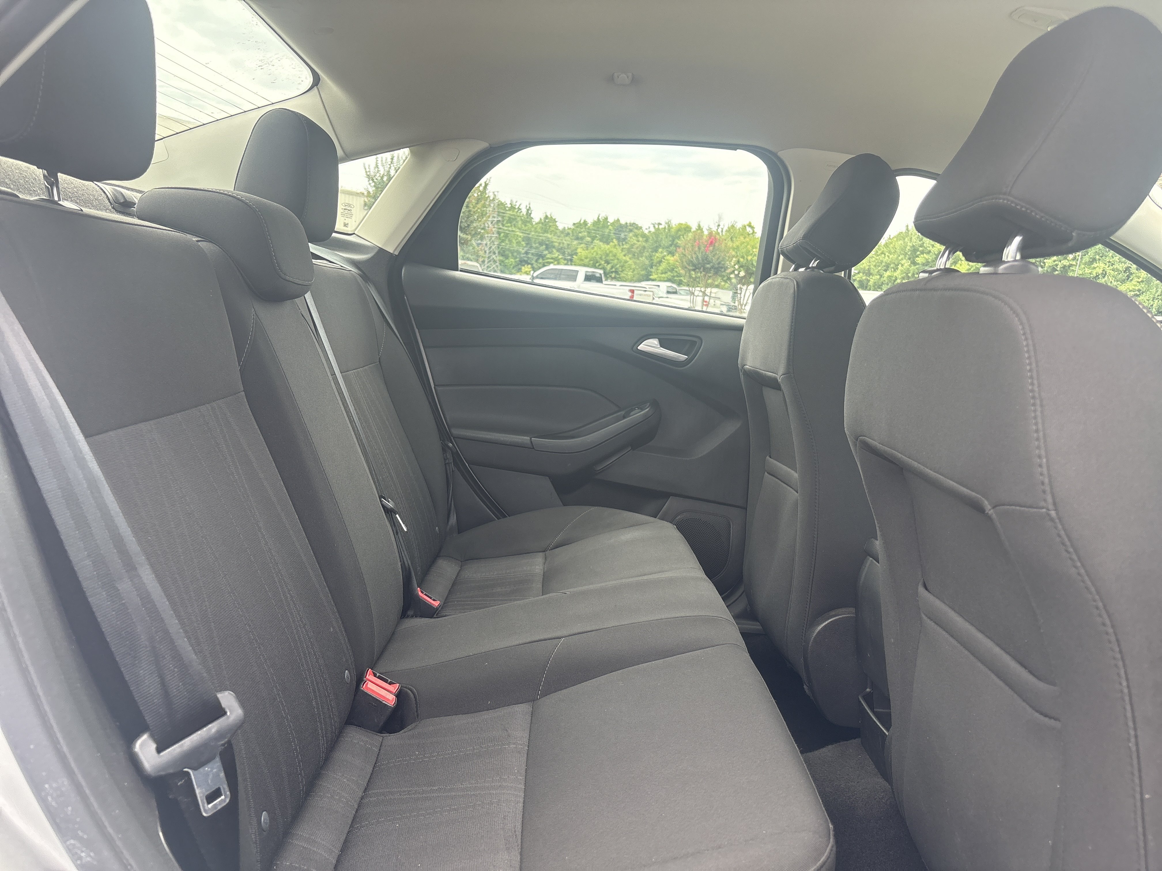 Used 2017 Ford Focus SE FWD image 19