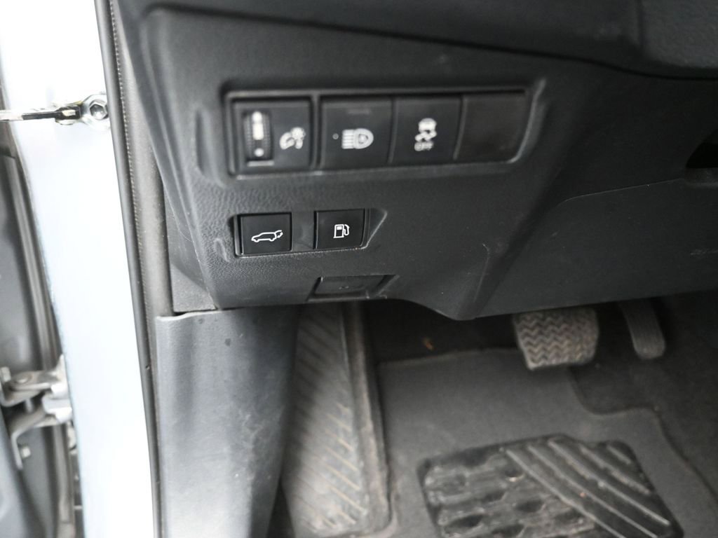 Used 2023 Toyota Corolla Cross XSE w/ Convenience Package image 13