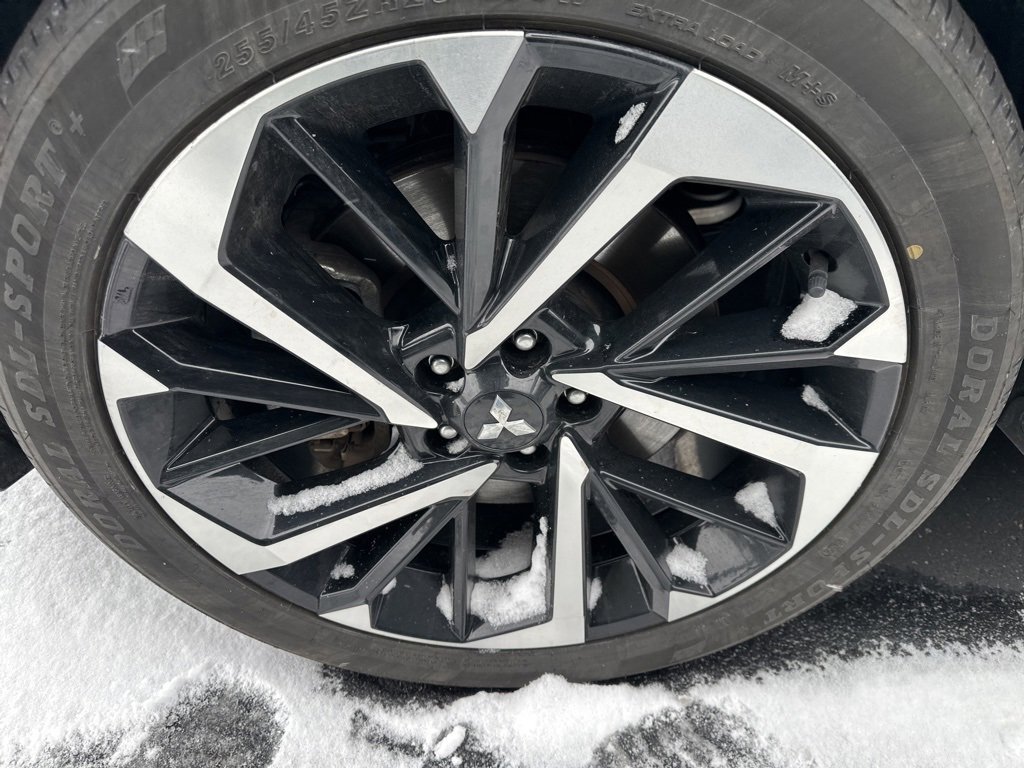 Used 2024 Mitsubishi Outlander SE image 9