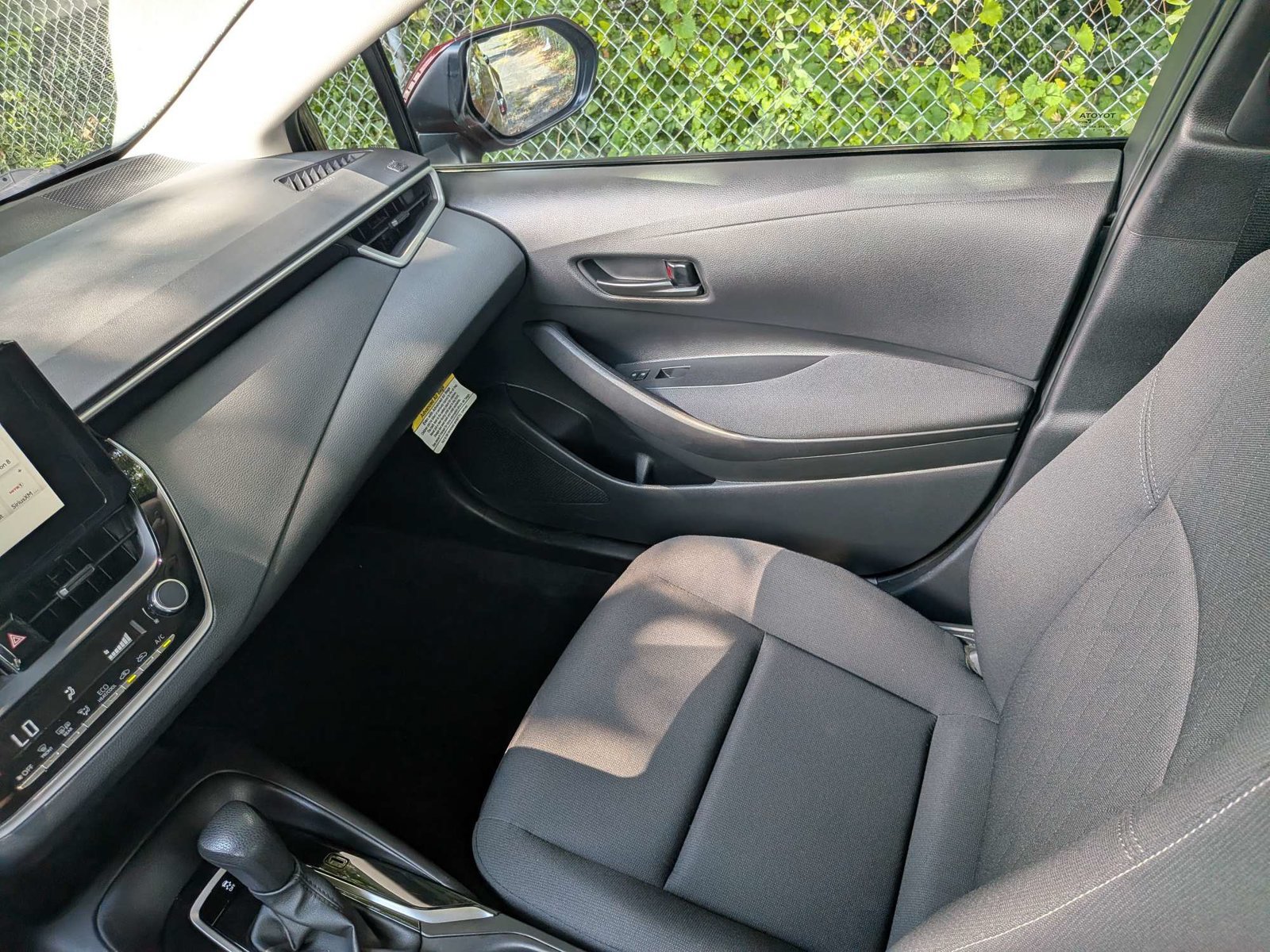 Used 2025 Toyota Corolla LE w/ Convenience Package FWD image 15
